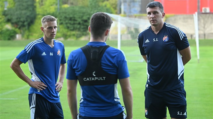 FOTO: Jakirović i Stojković odradili prvi trening s Dinamovom momčadi