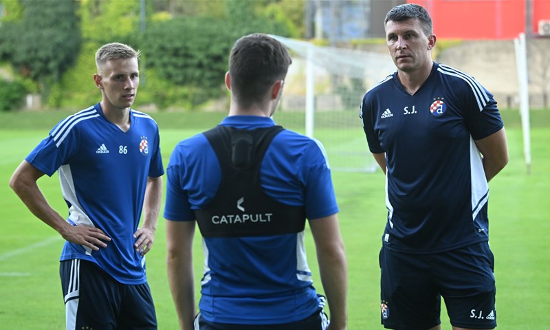 FOTO: Jakirović i Stojković odradili prvi trening s Dinamovom momčadi