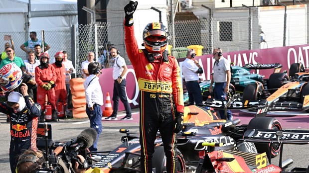 Carlos Sainz u završnici kvalifikacija prestigao Maxa Verstappena i izborio pole position