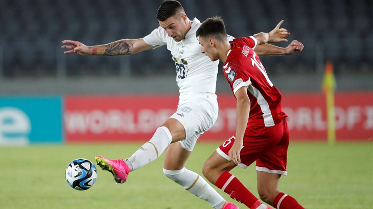 Crna Gora s igračem manje u 96. minuti do pobjede, Srbija na krilima Mitrovića slavila u Litvi