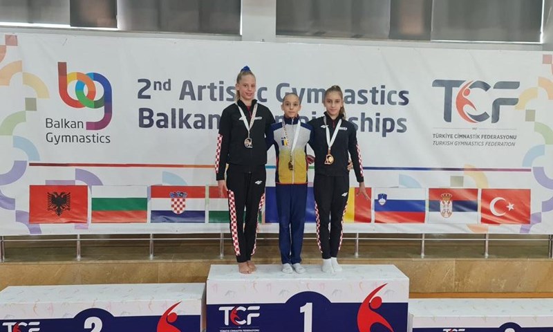 Prpić se vraća s pet medalja s Prvenstva Balkana, Kenđel osvojio srebro, a Gašparin broncu