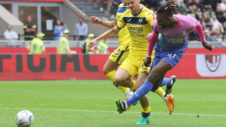 Jaka kiša odgađala susret, Milan na kraju tijesno slavio protiv Verone