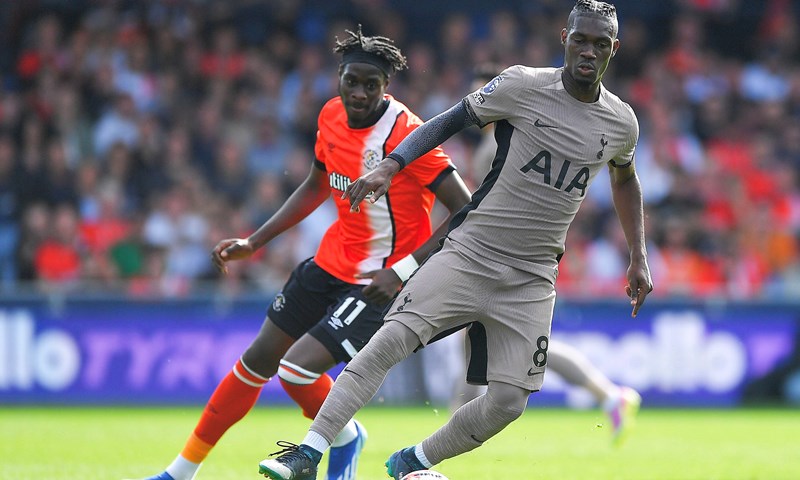 Tottenham s igračem manje do pobjede za skok na vrh ljestvice