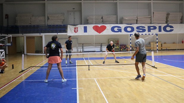 U Gospiću održana prezentacija novog sporta, pickleball predstavili i igrači iz SAD-a