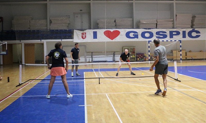 U Gospiću održana prezentacija novog sporta, pickleball predstavili i igrači iz SAD-a