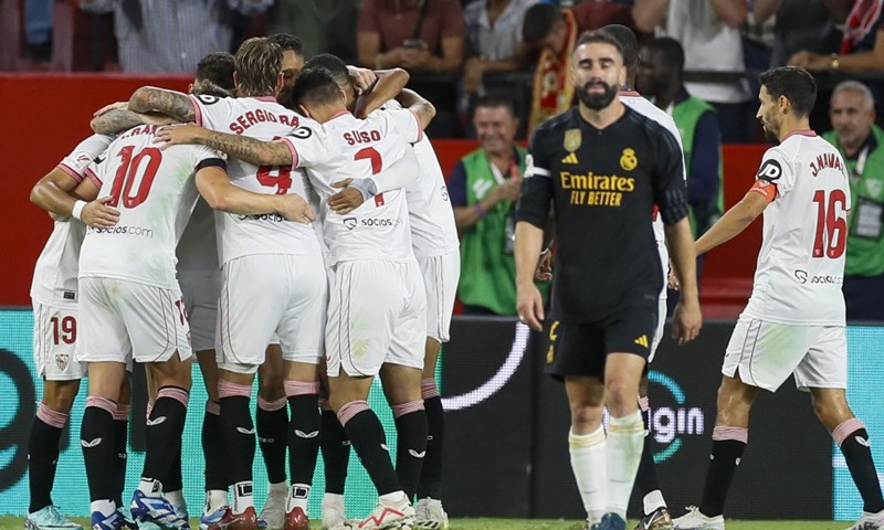 Sevilla bez Rakitića rutinski svladala niželigaša, Cadiz tek na penale do prolaza