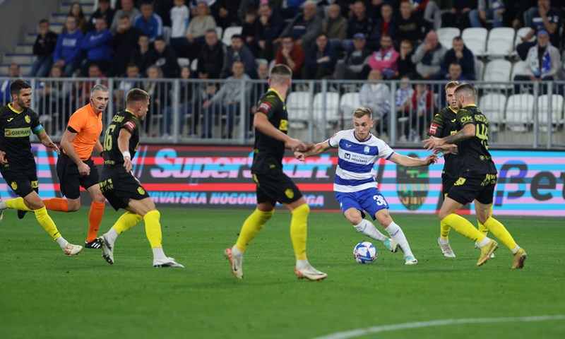 [VIDEO] Tresao se vanjski dio mreže kod udaraca Jugovića