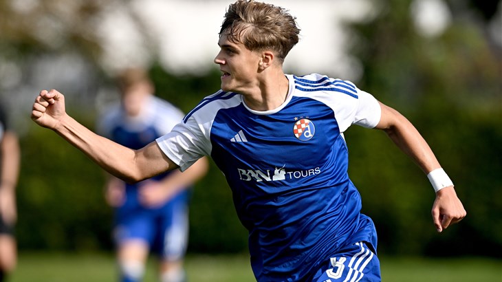 Dinamovi juniori pobjedom u derbiju zasjeli na vrh, Mladost iz Ždralova šokirala Hajduk na Poljudu