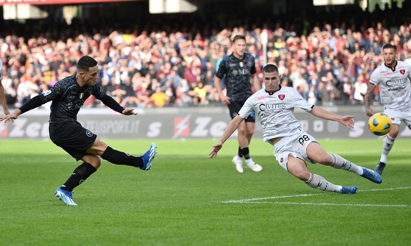 Dan gostiju, Udinese šokirao Milan, Inter slavio u Bergamu