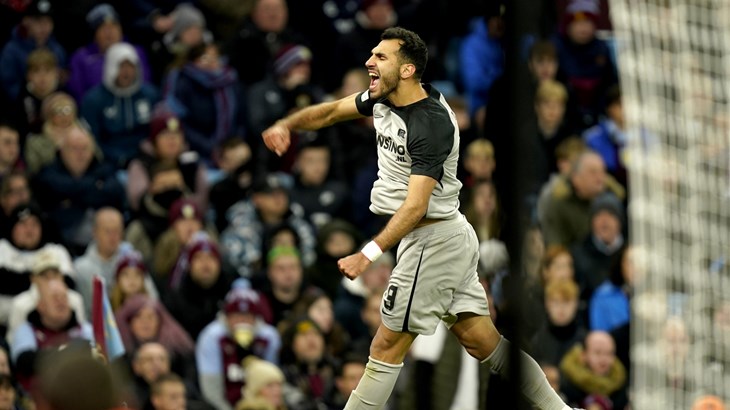 Sluga uspješniji od Livakovića, Aston Villa okrenula AZ