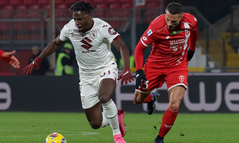 Milan u dramatičnoj završnici skoro ostao i bez boda, Juventus slavio protiv Cagliarija