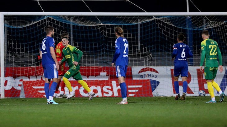 [VIDEO] Kazneni udarac neposredno prije odmora za povećanje vodstva Istre 1961
