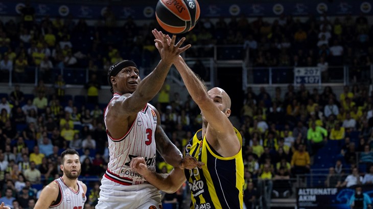 Mijatovićev Efes potpuno razbijen, Fenerbahče na korak do titule