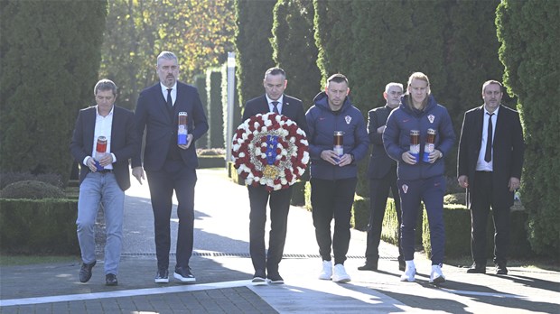 Delegacija HNS-a i reprezentacije posjetila Vukovar uoči Dana sjećanja