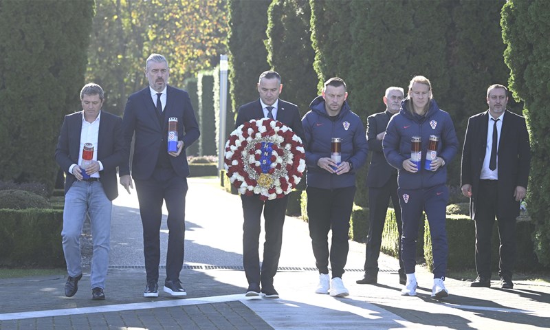 Delegacija HNS-a i reprezentacije posjetila Vukovar uoči Dana sjećanja