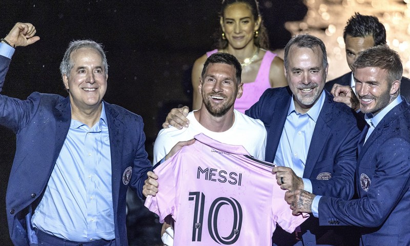 Navijači bijesni nakon što je Messi ostao na klupi, traže povrat novca