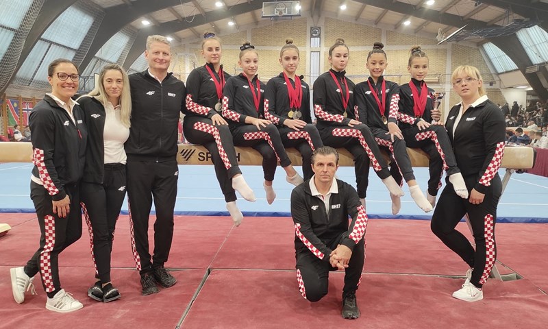 Hrvatskoj gimnastičkoj reprezentaciji ekipno srebro i čak 11 pojedinačnih medalja u Novom Sadu