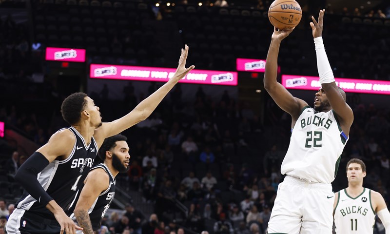 Milwaukee Bucksi uručili otkaz treneru Adrianu Griffinu