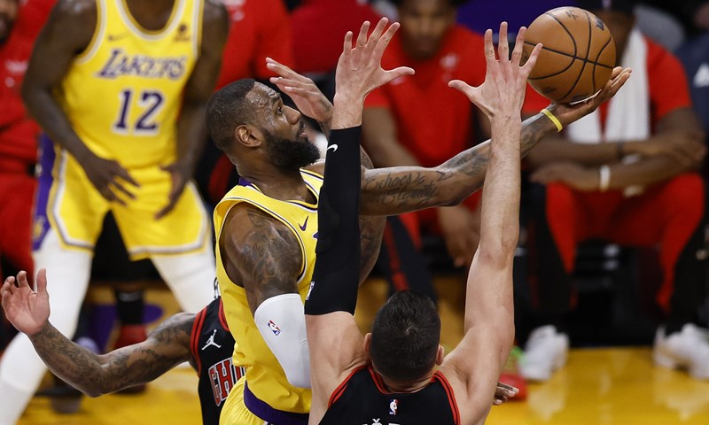 Spektakl u San Franciscu: Lakersi nakon dva produžetka svladali Warriorse