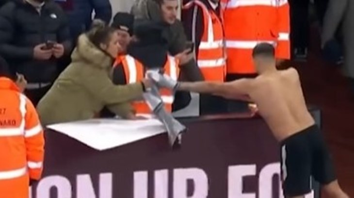 FANATIK: Skromni Bruno Guimaraes mijenjao dres za čokoladicu