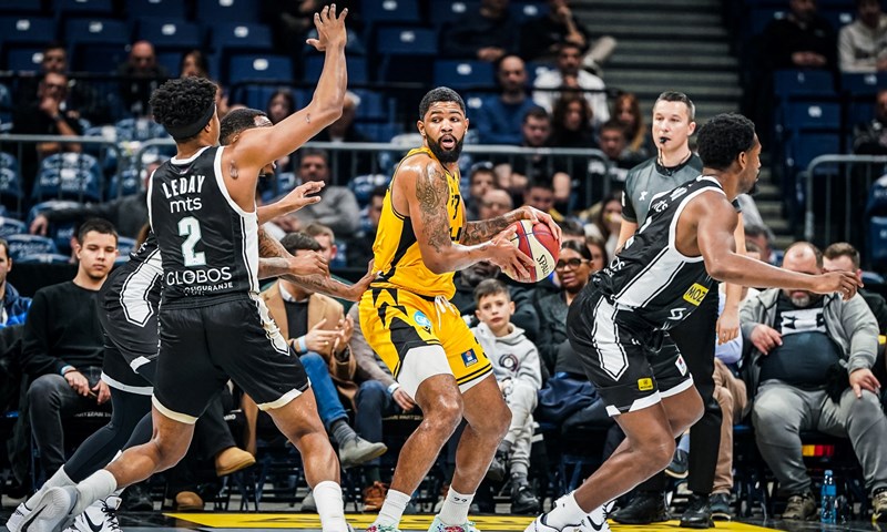 Laku noć, Beograde: Split srušio Partizan!!