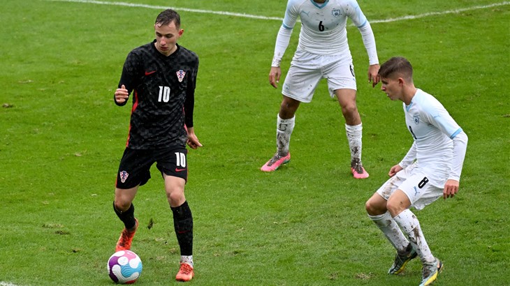 Prvi start i odmah pogodak, Lovro Zvonarek do prvijenca u dresu Bayerna!