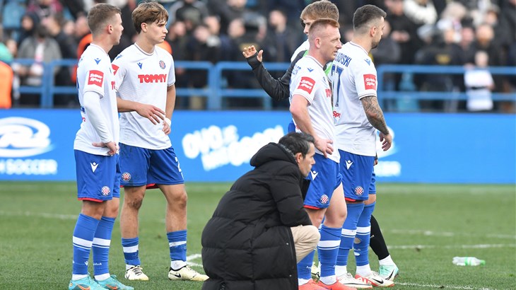 [VIDEO] Hajduk je tražio kazneni udarac, procjena VAR-a je da nije bilo elemenata
