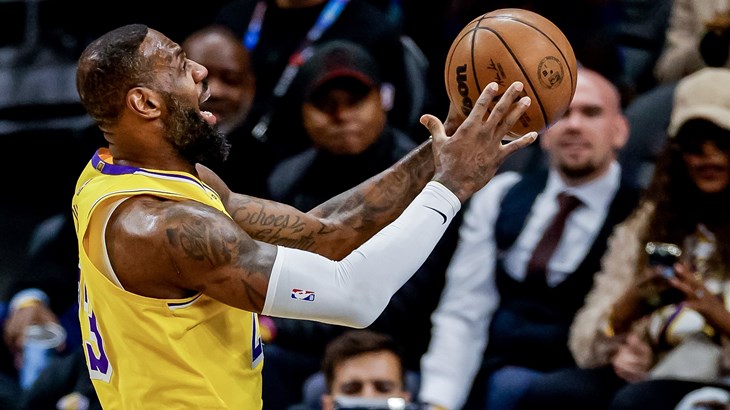 Nestvarni LeBron odveo Lakerse do pobjede bez Dončića, odlična partija Zupca u porazu Clippersa
