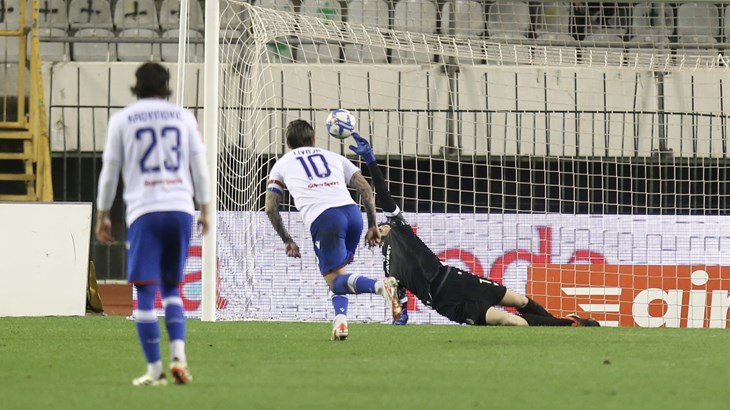 [VIDEO] Čavlina pročitao Livaju i obranio mu kazneni udarac