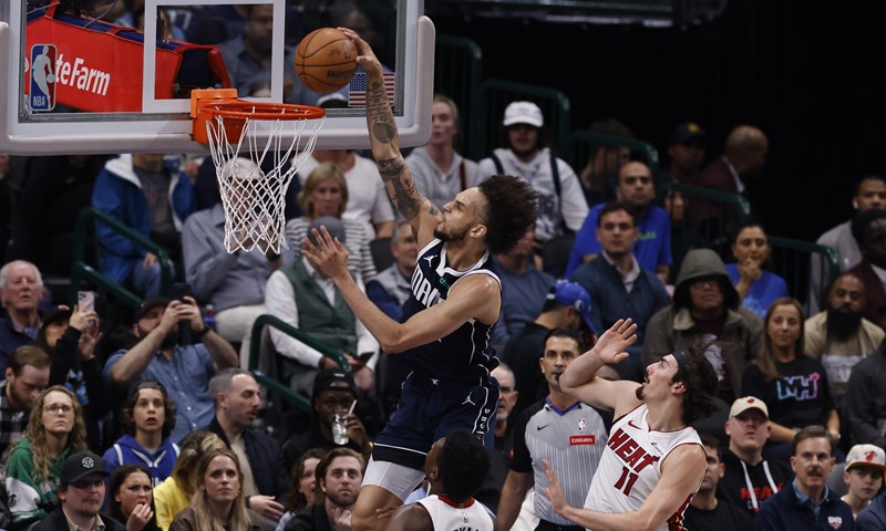 Kyrie Irving sjajnim ubačajem sa sirenom donio pobjedu Dallasu