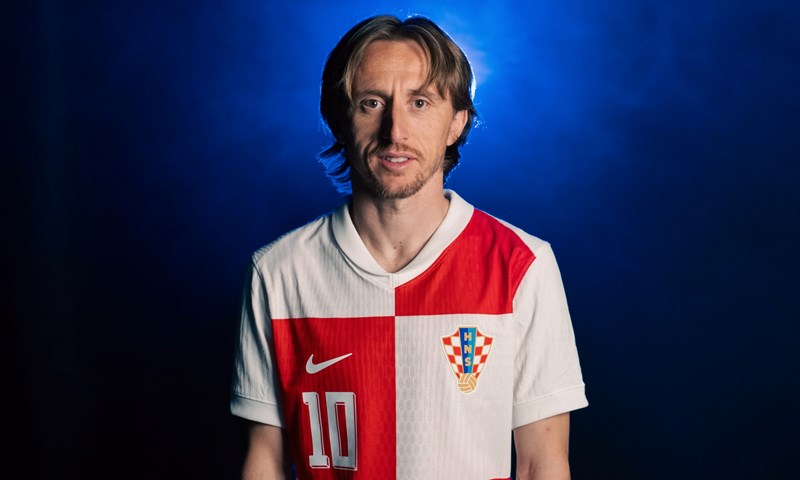 Predstavljeni novi dresovi Vatrenih: 'Hrvatska šahovnica čini naš dres jedinstvenim'