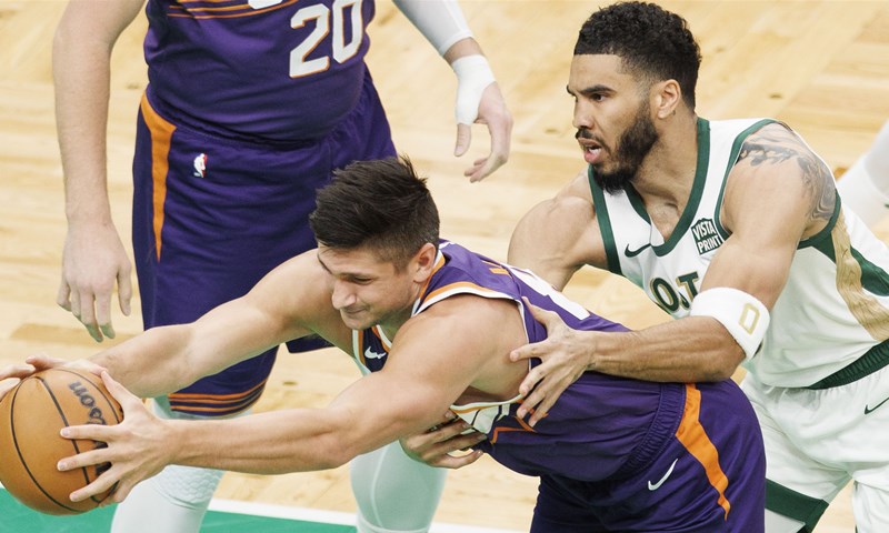 Celticsi u velikom dvoboju Istočne konferecije svladali Buckse, Zubac dobar u pobjedi LA-a