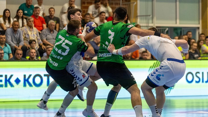 Prekinut susret u Našicama nakon bliskog susreta Marka Bezjaka i delegata Ante Josića