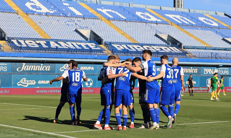 [SAŽETAK] Dinamo napunio mrežu Istre 1961, obrana pokazala nesigurnost