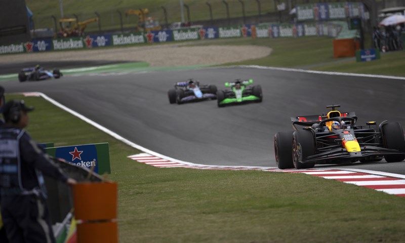 Verstappen izdominirao u sprintu u Kini, Hamilton odmah iza njega