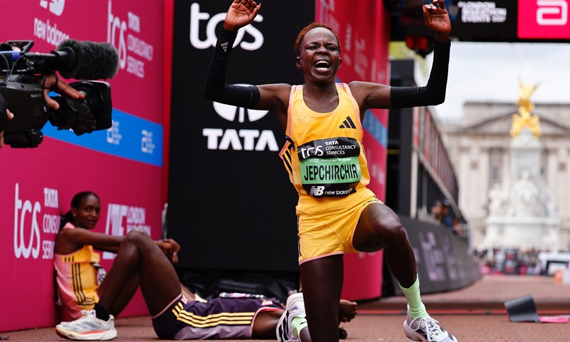 Kenijka Jepchirchir u sjajnoj završnici prestigla Etiopljanku za svjetsko zlato u maratonu