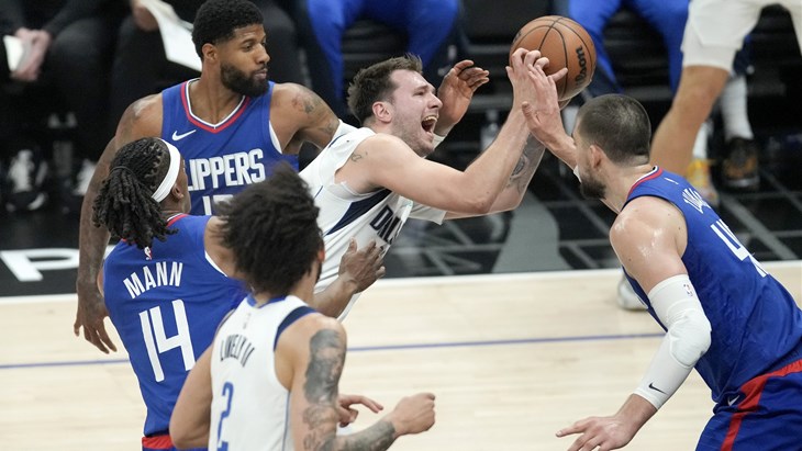 Zubac do double-doublea, Mavericksi ispratili Clipperse iz doigravanja