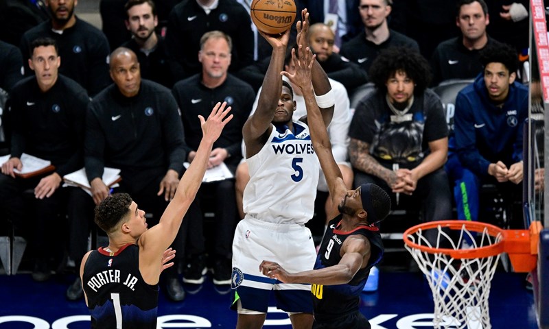 Pacersi lako protiv oslabljenih Knicksa, Nuggetsi poravnali u seriji