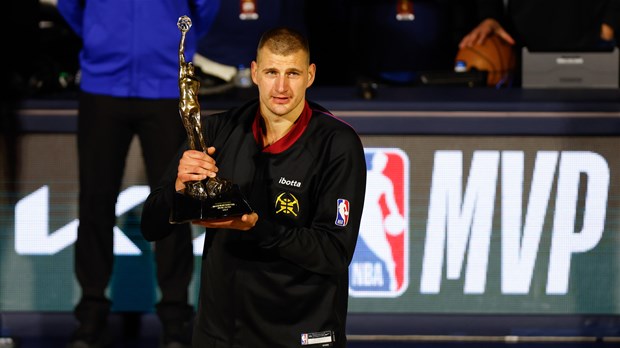Jokić primio nagradu za MVP-a: 'Sretan sam zbog ljubavi koju mi navijači pružaju'