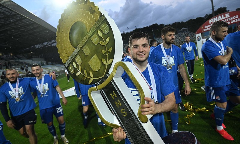Spektakl će biti potpun, Kustić helikopterom dostavlja pokal osvajaču SuperSport HNL-a!