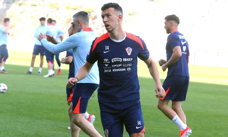 Zlatko Dalić s 12 igrača odradio prvi trening na Rujevici