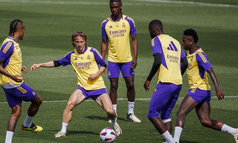 Valdano: 'Modrić će nastaviti igrati u Real Madridu, jako je predan nogometu'