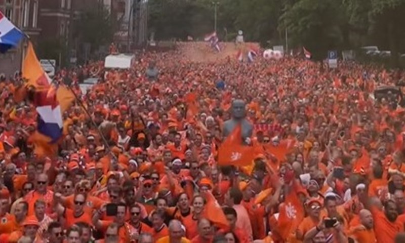 Nizozemci uvijek naprave show, narančasto more impresioniralo i u Hamburgu
