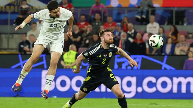 Škoti se oporavili od teškog poraza na startu, Švicarska nadomak osmine finala