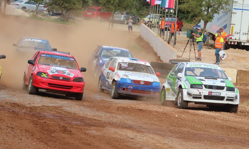 Međunarodna autocross utrka u Gambetićima, spektakl u prašini