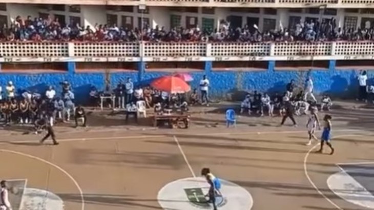 Nevjerojatne scene stižu iz DR Konga: Improvizirane tribine i sjajna atmosfera