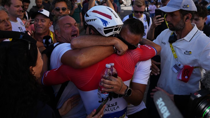 Groenewegen slavio u finišu šeste etape, Pogačar i dalje na vrhu