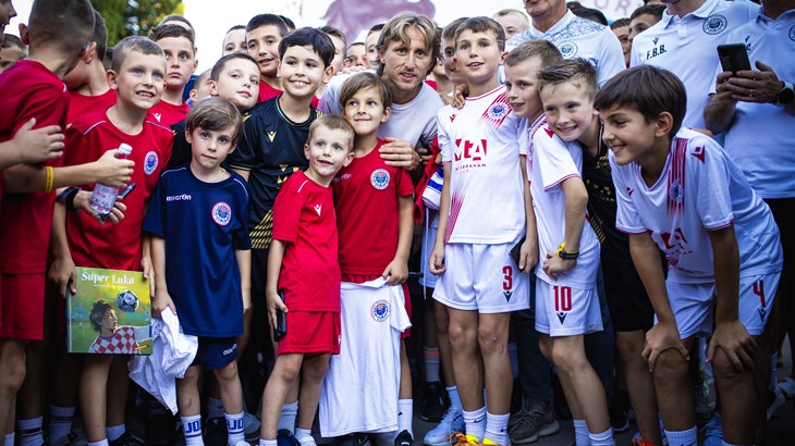 [FOTO] Modrić posjetio klub u kojem je započeo seniorsku karijeru