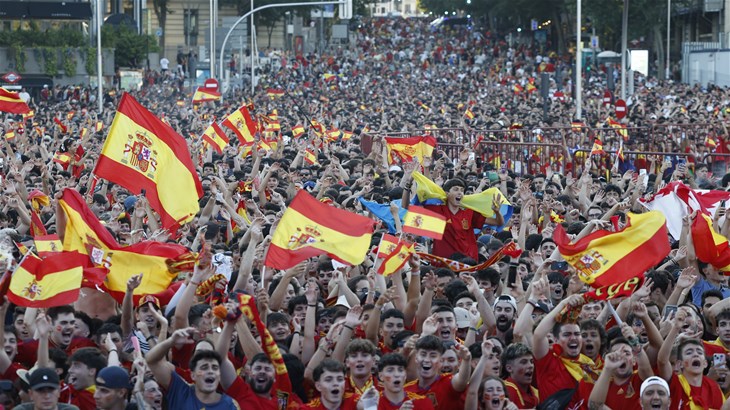 [FOTO] Euforični navijači u Madridu dočekali europske prvake