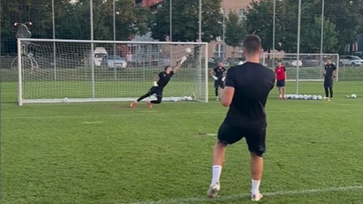 Dinamovci namještaju nišanske sprave, a najraspoloženije djeluje Marko Pjaca